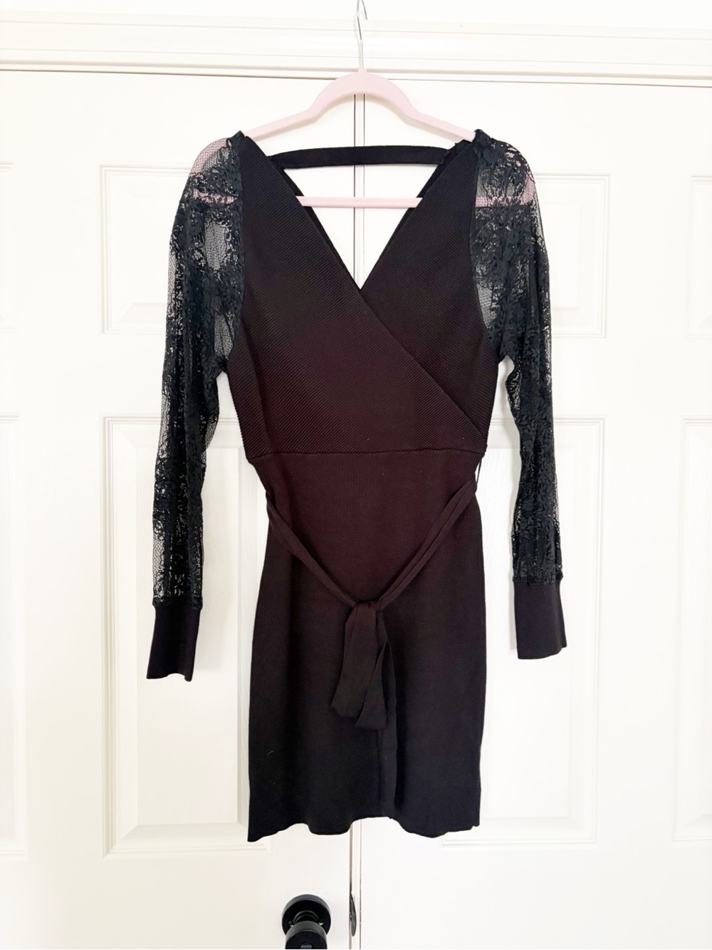 Med • Lush Black Lace Sleeve Sweater Dress